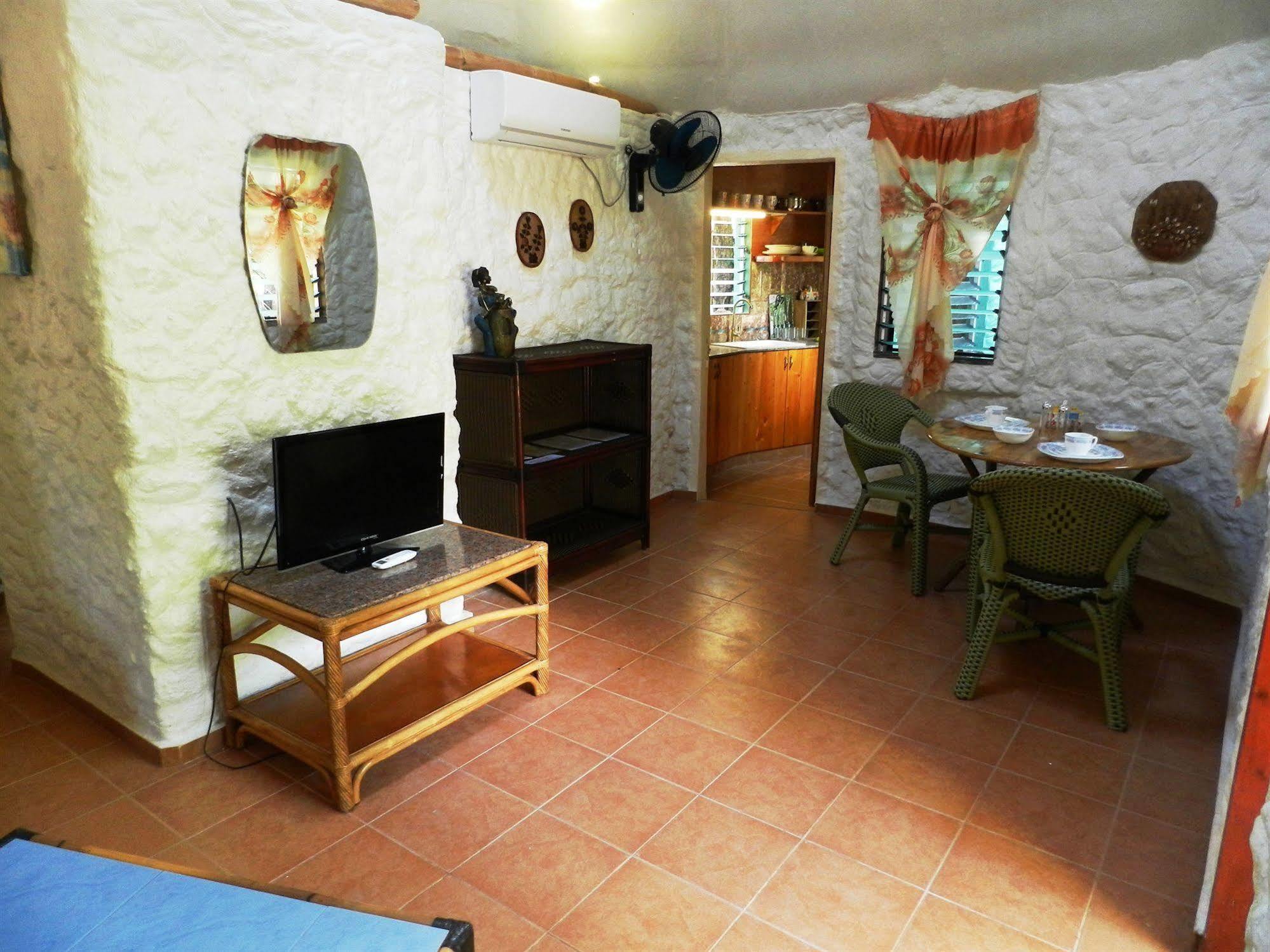 Panglao Chocolate Hills Hostel Esterno foto
